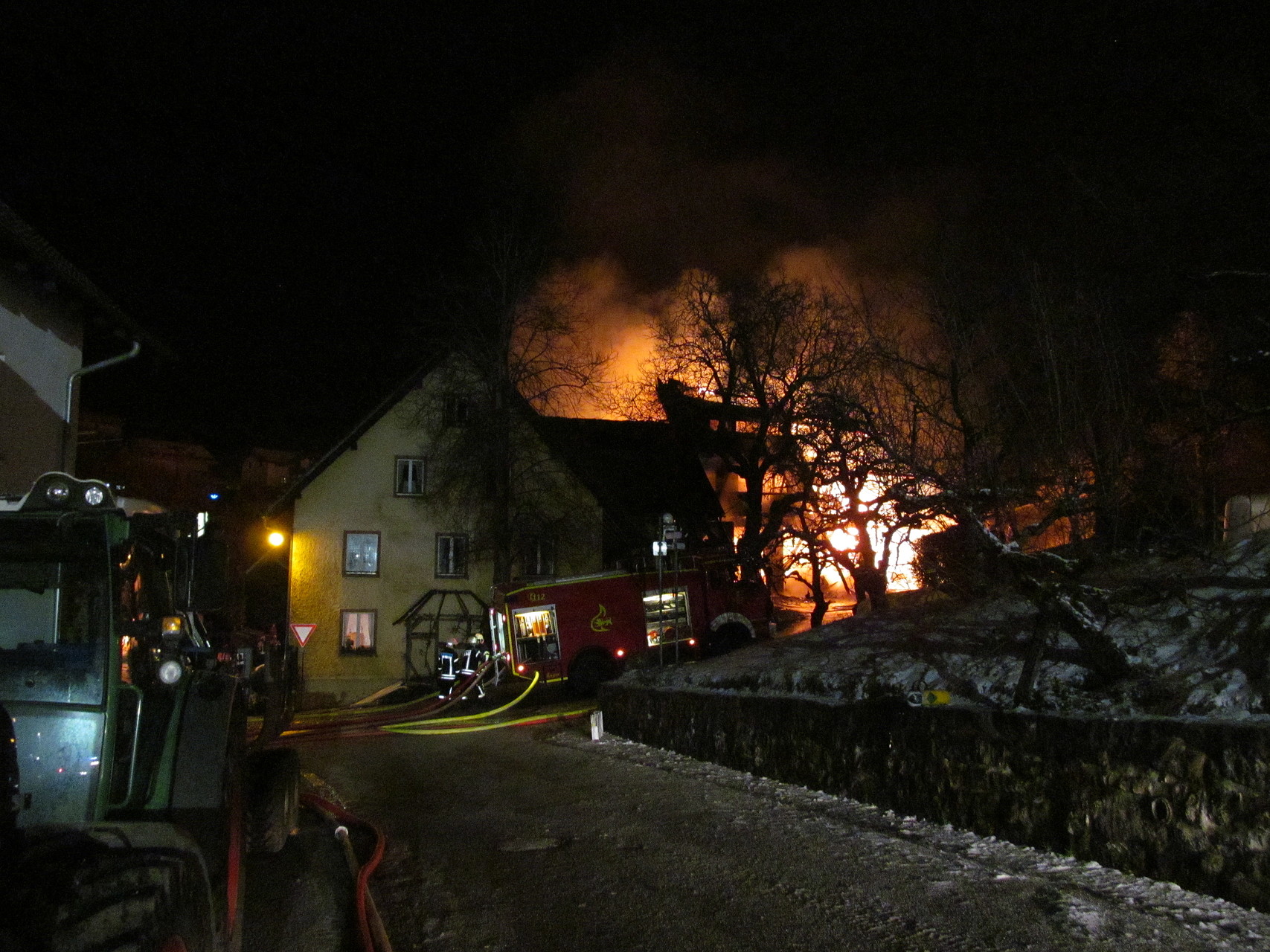 Großbrand in Aichen - Feuerwehr Waldshut-Tiengen